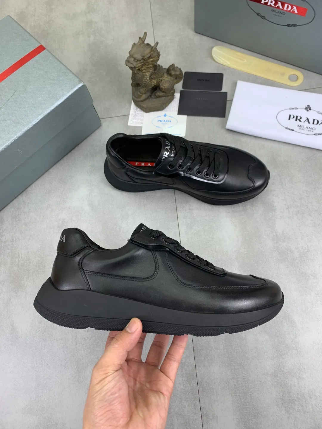 Men's men's shoes💰P600💰【New style】Top quality, classic popular models on the official website, timeless for a century,🆘 The trendy brand (Prada) mainly promotes popular models, avant-garde and versatile fashionable men's shoes, private version molding, cowhide surface splicing 1:1 oil edge processing... fashionable and simple, original imported cowhide interior cowhide feet; the atmosphere and personality are more fashionable, eye-catching and pursuing class. It will subvert old ideas and be a must-have for fashionistas who want to spend time with you! Must keep it! High-end comfort, high-end quality workmanship. Size: 38-44 4️⃣ colors available. full package